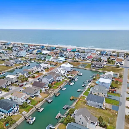 Isle Of A Time Brunswick Vacation Rentals Canal Front With Boat Slip